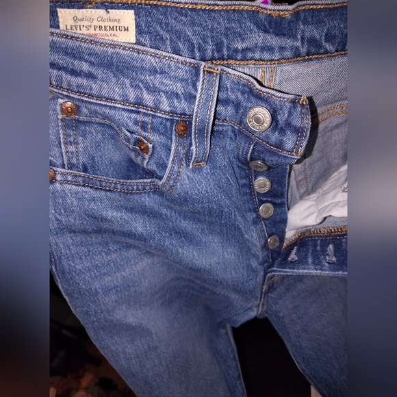 Classic Blue Women's Jeans Levi's 5 Button High Waist Raw Hem New With Tags Nwt - Picture 3 of 12